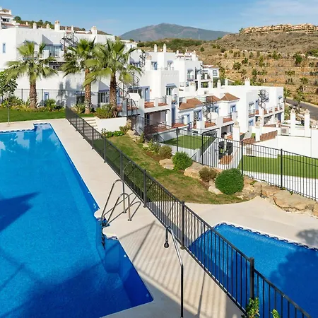 Penthouse In Paraiso Pueblo Style & Serenity Estepona